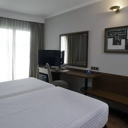 Otel Ciudad De 3*