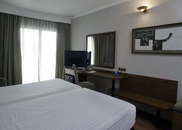 Otel Ciudad De 3*