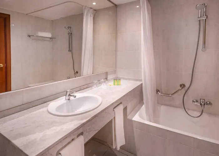 Otel Ciudad De 3*